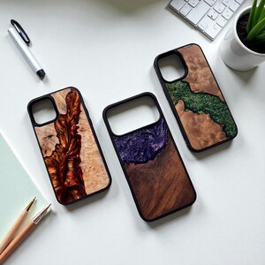 Handgemaakte iPhone-hoes van hout en epoxyhars | Unieke natuurlijke telefoonhoes | Duurzaam, uniek cadeau met warme aardtinten
