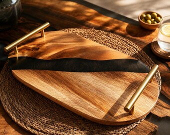 Handgefertigtes Holz Servierbrett mit Epoxidharz  und Messinggriffen | Edles Tranchierbrett und  Käsebrett | Unikat Serviertablett Geschenk