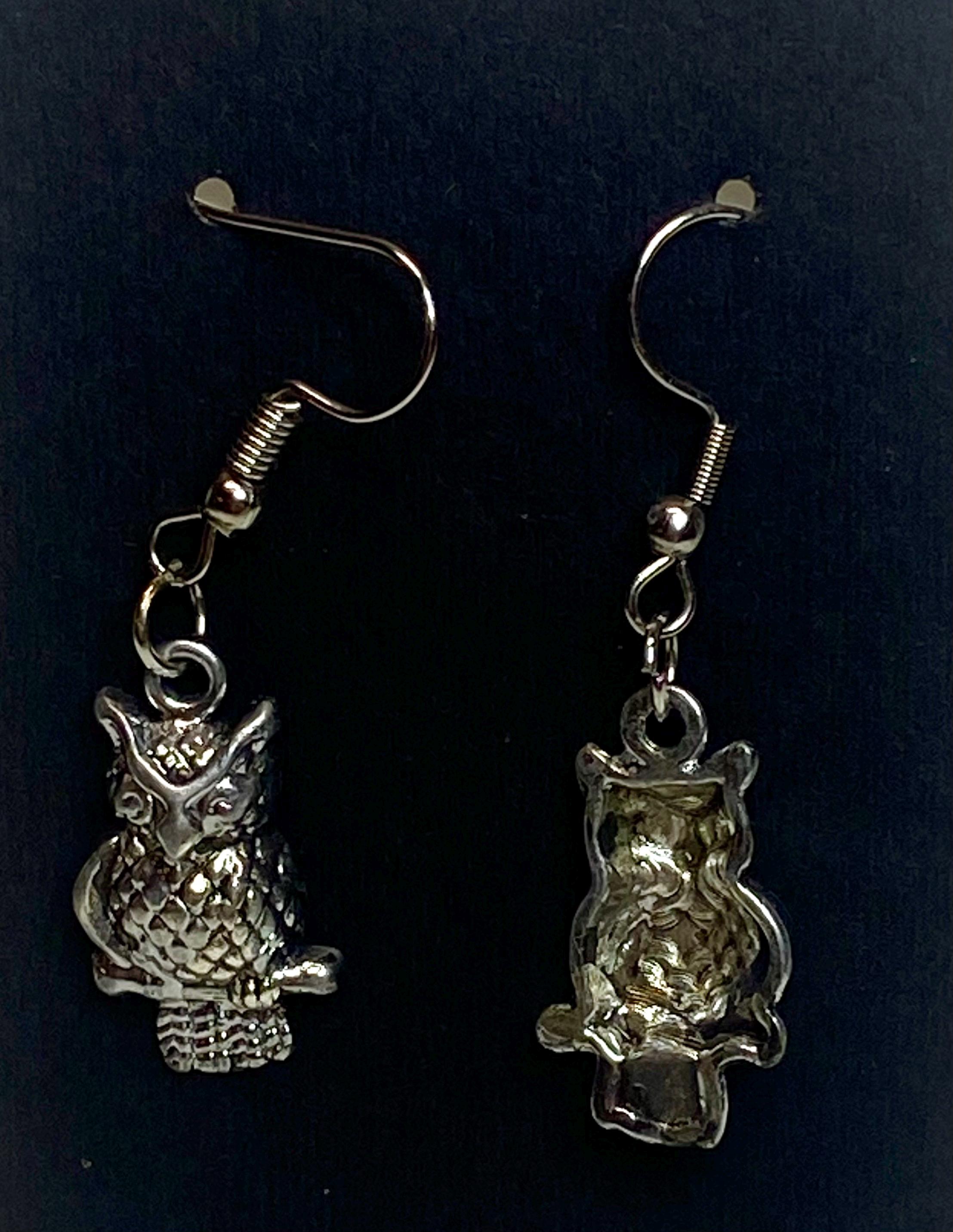 ES- Silver Colored Owl Earrings. Dangle with fishhook and stops.  Pretty.
