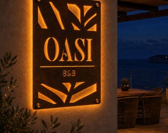 Op maat gemaakt verticaal Cortenstaal entreebord | Lasergesneden palmbladeren | B&B Villa Casa al Mare | Gemaakt in Italië