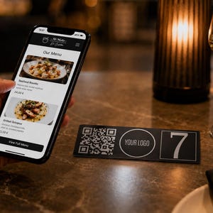 Op maat gemaakte 3 mm zwarte DiBond laser tafelnummer | QR-code menu + logo + nummer | Beachclub restaurant