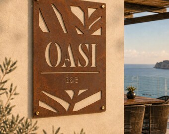 Op maat gemaakt verticaal Cortenstaal entreebord | Lasergesneden palmbladeren | B&B Villa Casa al Mare | Gemaakt in Italië