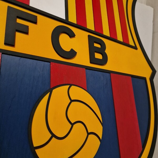 Logo mural en bois du FCB de Barcelone, armoiries de Barcelone, logo de Barcelone 3D sur le mur, logo du Barça, logo du Futbol Club Barcelone sur le mur