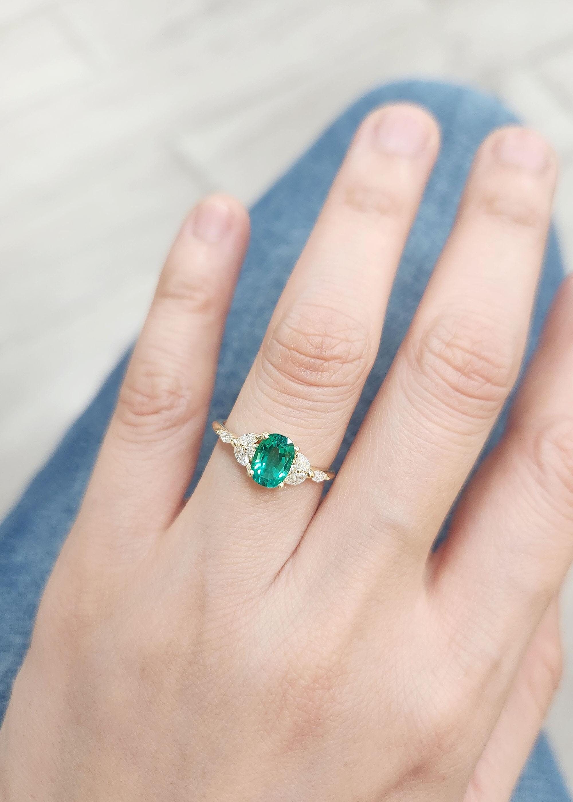 14金オーバルエメラルド婚約指輪｜7×5mmラボグロウンエメラルドリング 