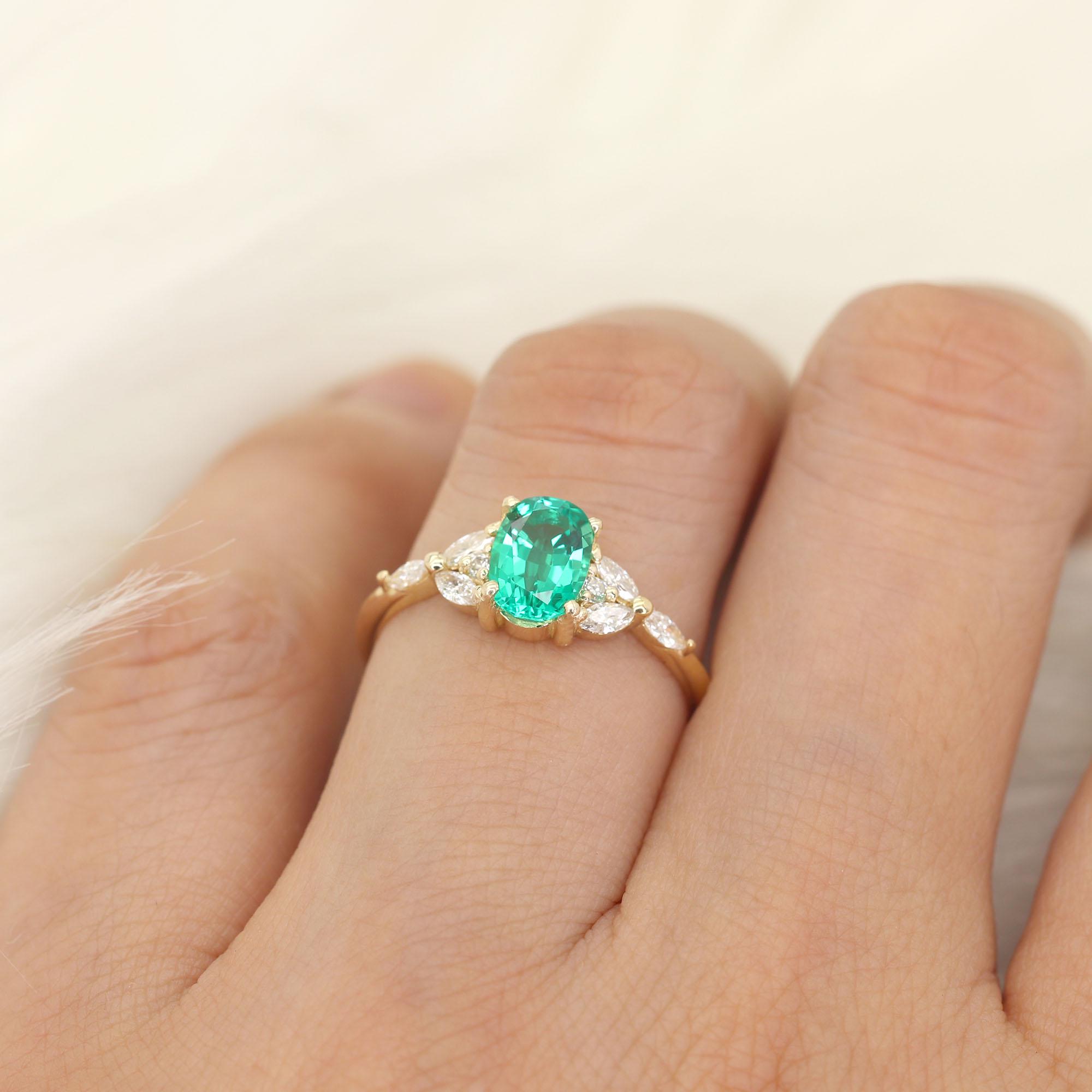 14金オーバルエメラルド婚約指輪｜7×5mmラボグロウンエメラルドリング 