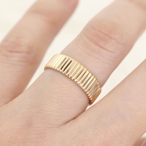 14k Vertical Lines Band 5.2MM Geometric Band Vertical Grooves Real Gold Band Vintage Ring Rose Gold Ribbed Ring Stackable Ring image 2