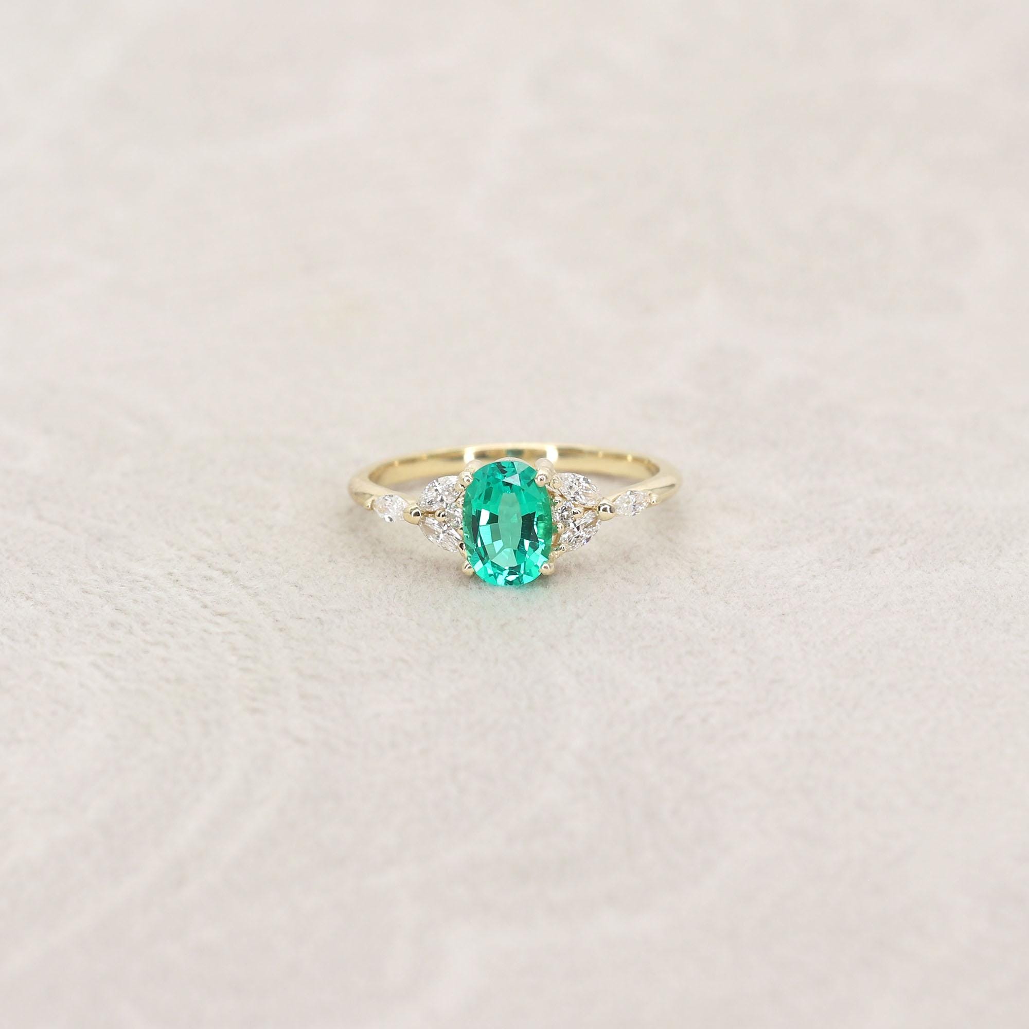14金オーバルエメラルド婚約指輪｜7×5mmラボグロウンエメラルドリング 