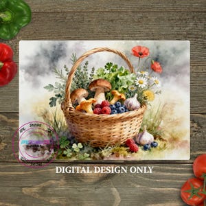 Könnte beinhalten: Aquarellillustration eines Weidenkorbs gefüllt mit Pilzen, Beeren, Knoblauch und Wildblumen. Der Korb hat einen Griff und ist vor einem weichen, verschwommenen Hintergrund platziert. Der Text "DIGITAL DESIGN ONLY" steht unten.