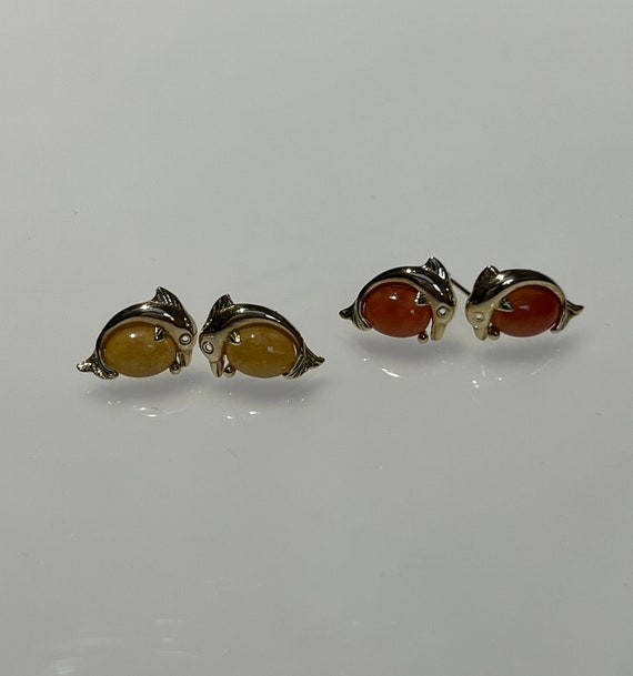 Vintage Dolphin 14K Yellow Gold Red Yellow Agate … - image 3