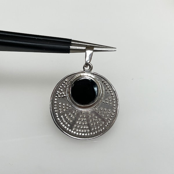 Vintage Round Onyx Silver Medallion Pendant Circle Charm Intricate Details Simple Boho Chic Style for Necklace Bracelet or Anklet