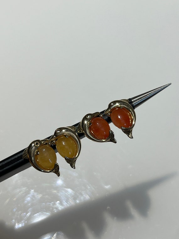 Vintage Dolphin 14K Yellow Gold Red Yellow Agate … - image 1