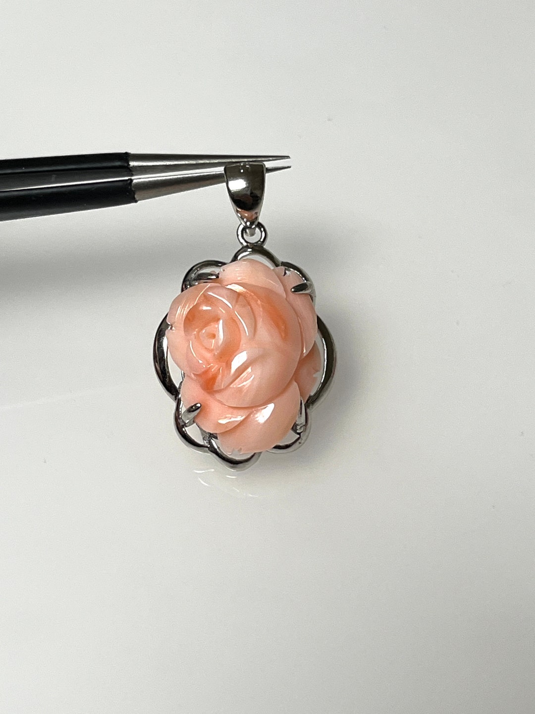 Retro Chic Vintage Brass Long Necklace – Carved Rose Flower Pendant With Cabochon