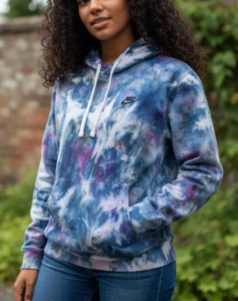 SMALL Upcycled Nike Tie-Dye Hoodie, Hand-Dyed Blues & Pink Bild 4