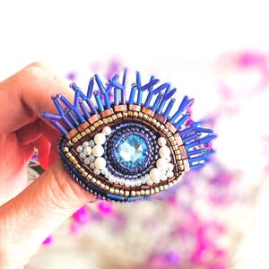 Broche oeil perlée, épingle à oeil brodée de perles, bijoux de protection pour les yeux, épingle à oeil bleu