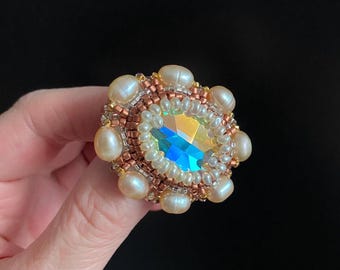Broche de lujo con cuentas, broche de perlas y cristales de estilo victoriano, joyería de inspiración vintage.
