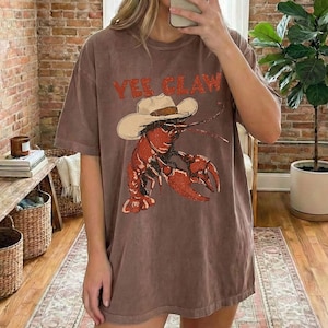 Comfort Colors® Lobster Cowboy Shirt, Trendy Yee Claw Tee, Funny Lobster Shirt, Western Beach Top Amalfi Coast Trip, Tomato Girl Summer image 3
