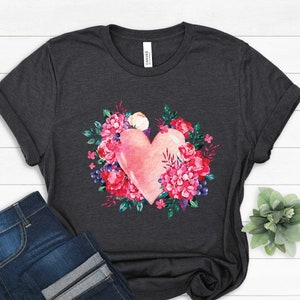Mom Love Heart Shirt , Mom Flower Shirt, Mom Sweatshirt, Mothers Day Shirt, Mothers Day Sweatshirt, Mothers Day Gift For Mom, Grandma Shirt