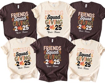Puede incluir: Varios camisetas de manga corta en tonos marrones y crema. Cada camiseta muestra el texto "FRIENDS Squad GIVING 2 25 Your Name" con diseños otoñales, ideal para un grupo de amigos o familiares.