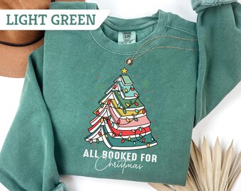 Sudadera "All Booked For Christmas" de Comfort Colors®, camiseta navideña "Árbol de libros", regalo navideño para amantes de los libros, camiseta navideña "Biblioteca"
