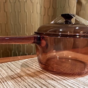 Vintage Pyrex Visionware Amber Saucepan with Lid – 2.5 Liter – Corning Ware USA
