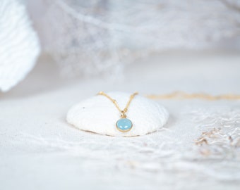 Collier minimaliste à pendentif en pierres précieuses aigue-marine naturelle - Suspendu à une chaîne satellite remplie d'or 14 carats