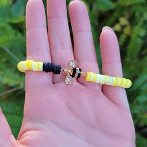 Black and yellow bee charm braclet