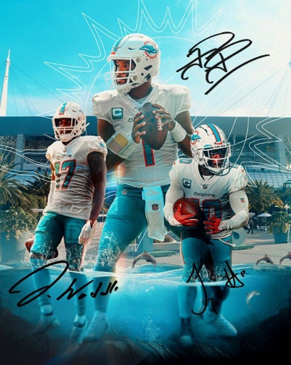 Tua Tagovailoa Jaylen Waddle Tyreek Hill Miami Dolphins Signed