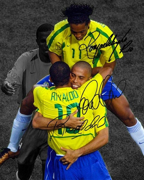 ロナウド サイン入りフォト ブラジル代表 #9 証明書あり ロナウド サイン入りフォト ブラジル代表 #9 証明書あり