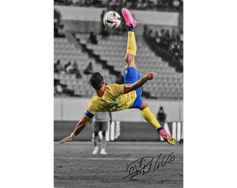 Cristiano Ronaldo, lenda do futebol, icônica foto de bicicleta autografada - Pôster para decoração de parede (Download Digital Instantâneo)