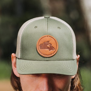 Casquette trucker avec écusson en cuir - Carte du Canada - 6 couleurs disponibles