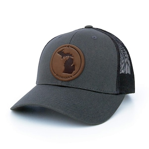Casquette trucker avec empiècement en cuir - carte du Michigan