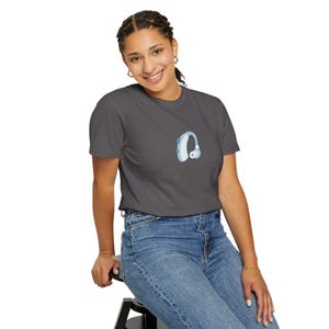 補聴器Tシャツ | 聴覚障害者啓発シャツ | 耳かけ型補聴器グラフィックTシャツ | 聴覚専門家へのギフト | 障害者プライドシャツ