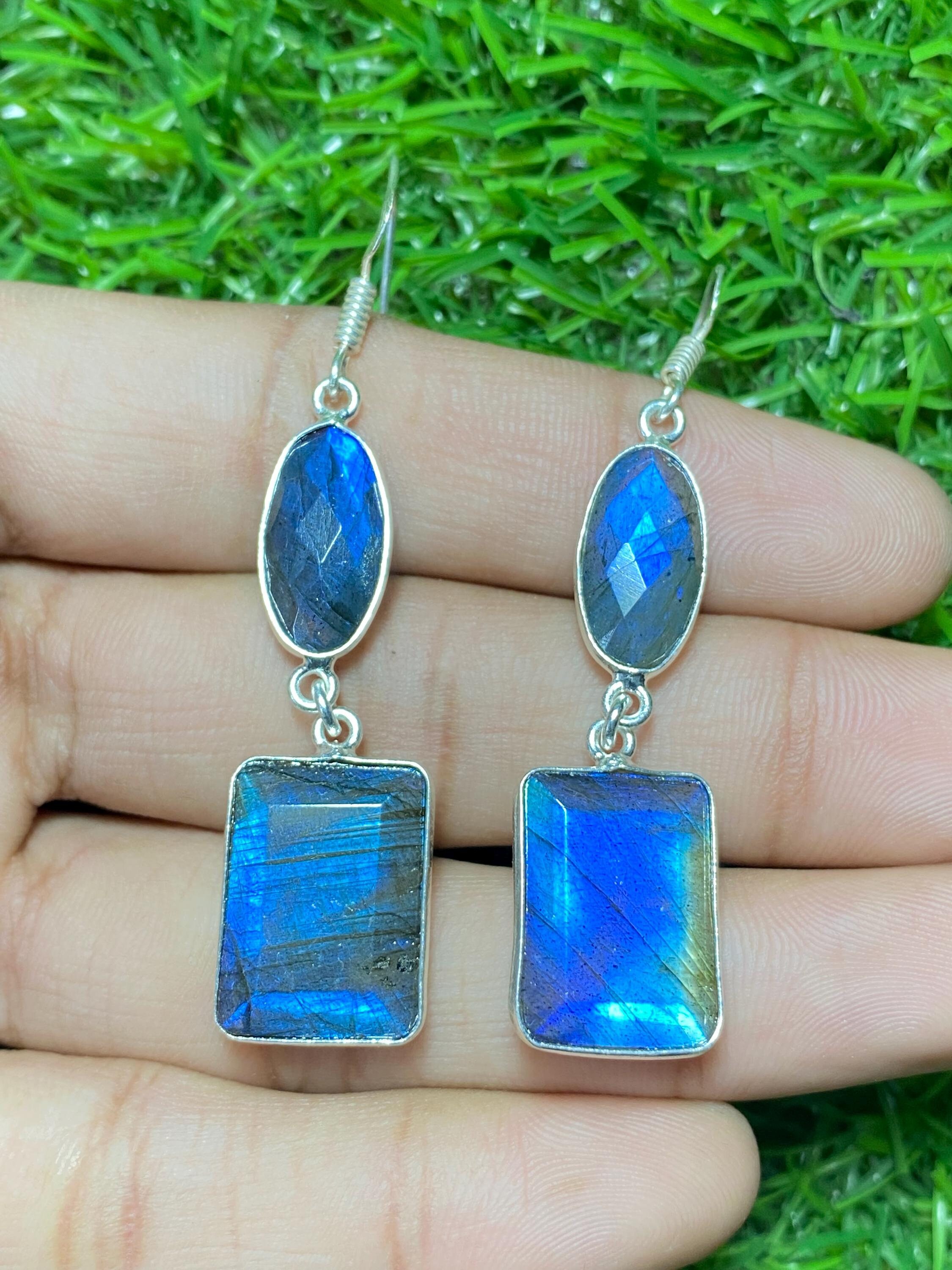 Orecchini alla moda con labradore naturale in argento