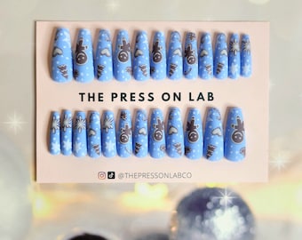 Uñas postizas de hombrecito de jengibre azul mate: uñas navideñas de ataúd