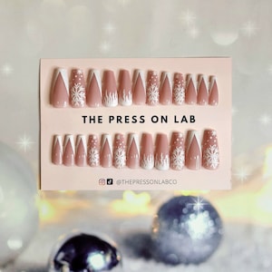 24 pcs Long Coffin White Snowflake Icicle Press On Nails, Christmas Fake Nail , X mas Glue On Nails, Winter Nails, Holiday Gift For Her