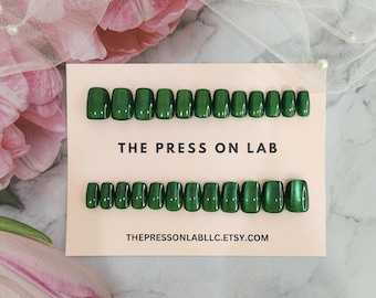 Green Cat Eye Press On Nails: Short Magnetic Reflective Fake Nails