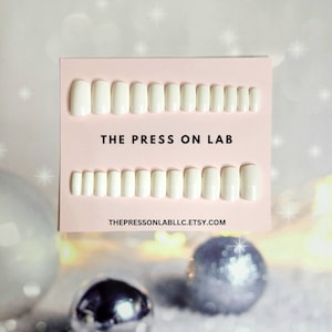 Square White Press On Nails: 24pcs Simple Fake Nail Set