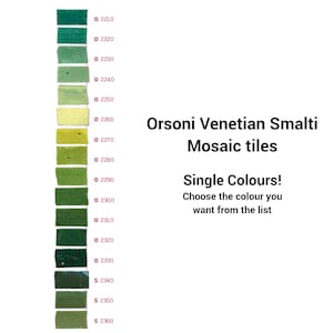 Könnte beinhalten: Eine Farbkarte mit grünen, gelben und blaugrünen Glasmosaikfliesen. Die Karte ist mit Zahlen von 2210 bis 2360 beschriftet. Der Text "Orsoni Venetian Smalti Mosaic tiles" und "Single Colours! Choose the colour you want from the list" ist ebenfalls sichtbar.