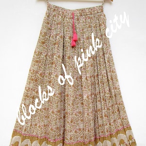 Indiase katoenen grijsroze lange maxi-jurken met bloemenzeefdruk - boho maxi-rokken met kwastjes