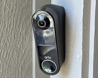 Soporte en ángulo para timbre con vídeo inalámbrico Arlo Essential