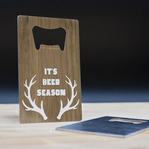 Roestvrijstalen flesopener in creditcardformaat - leuk cadeau voor papa met hertengewei-print