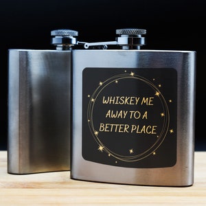 Edelstahlflasche | Vollfarbiger Whiskey Me Away Flachmann | Lustige Flasche für Ihn, Geburtstag oder Weihnachten | Reisezubehör