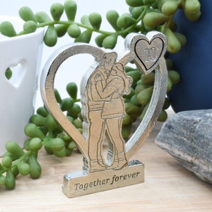 Ornamento in metallo per coppia abbracciata per il 10° anniversario di Together Forever
