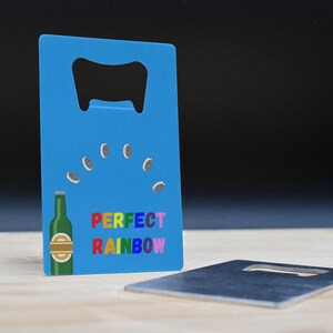 Divertido abridor de botellas con forma de arco iris, tamaño de tarjeta de crédito de acero inoxidable para un regalo perfecto para los amantes de la cerveza, cabe en la billetera, ¡ideal para acampar!