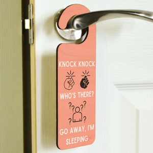 Knock Knock Who's There? Go Away I'm Sleeping – Plywood Door Handle Hanger - Funny Novelty Room Sign(doorh-kf23-knockknock)