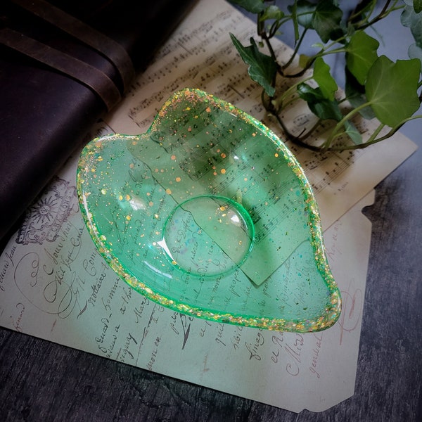 Dekorative Blatt Schale aus Resin | handgemacht, grün-gold