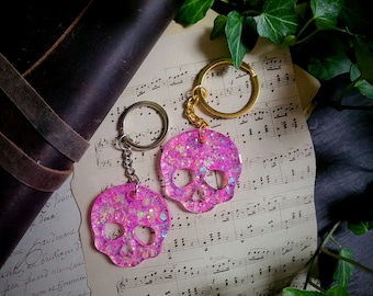 Gothic Schlüsselanhänger aus Resin Schädel-Design | handgemacht, pink