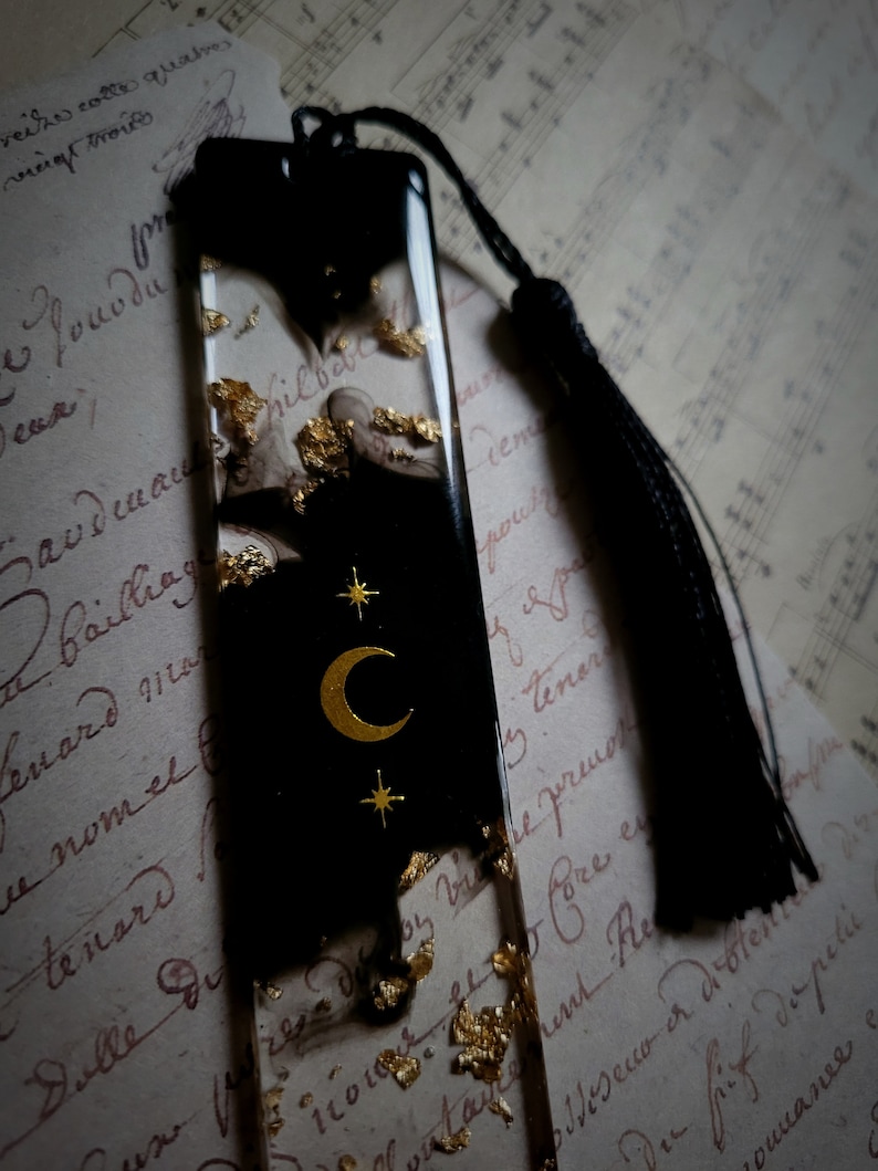 Gothic Lesezeichen aus Resin mit Mond oder Schlange handgefertigt, schwarz-gold Bild 6