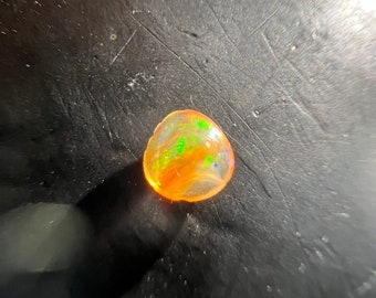 Opale de feu cabochon, Mexique