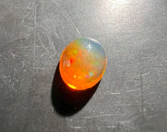 Opale de feu cabochon, Mexique